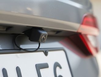 Сравнение моделей видеорегистраторов скрытой установки для штатных камер заднего вида: что выбрать
